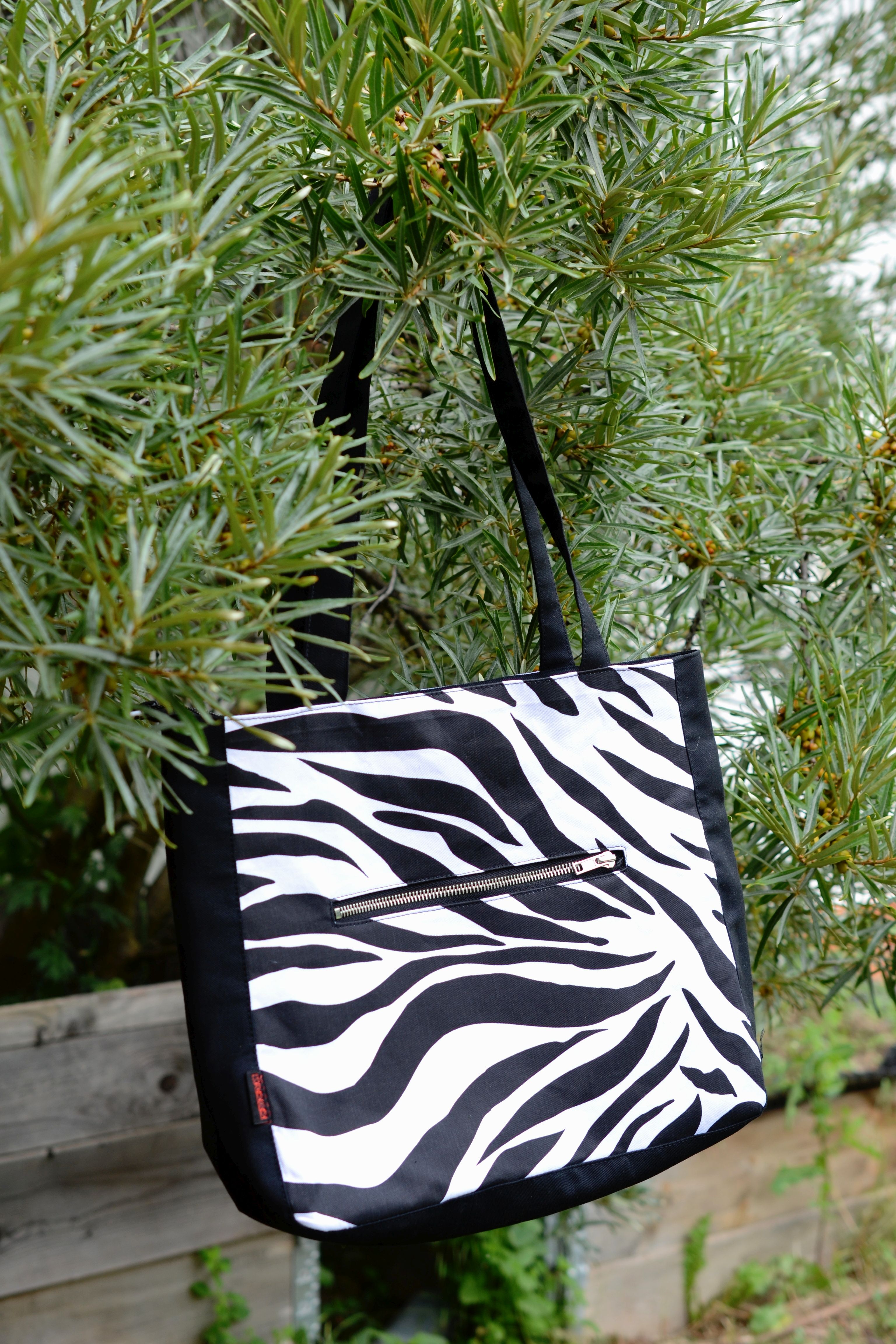 Punk taška černá / bílá zebra SKLADEM 2 ks