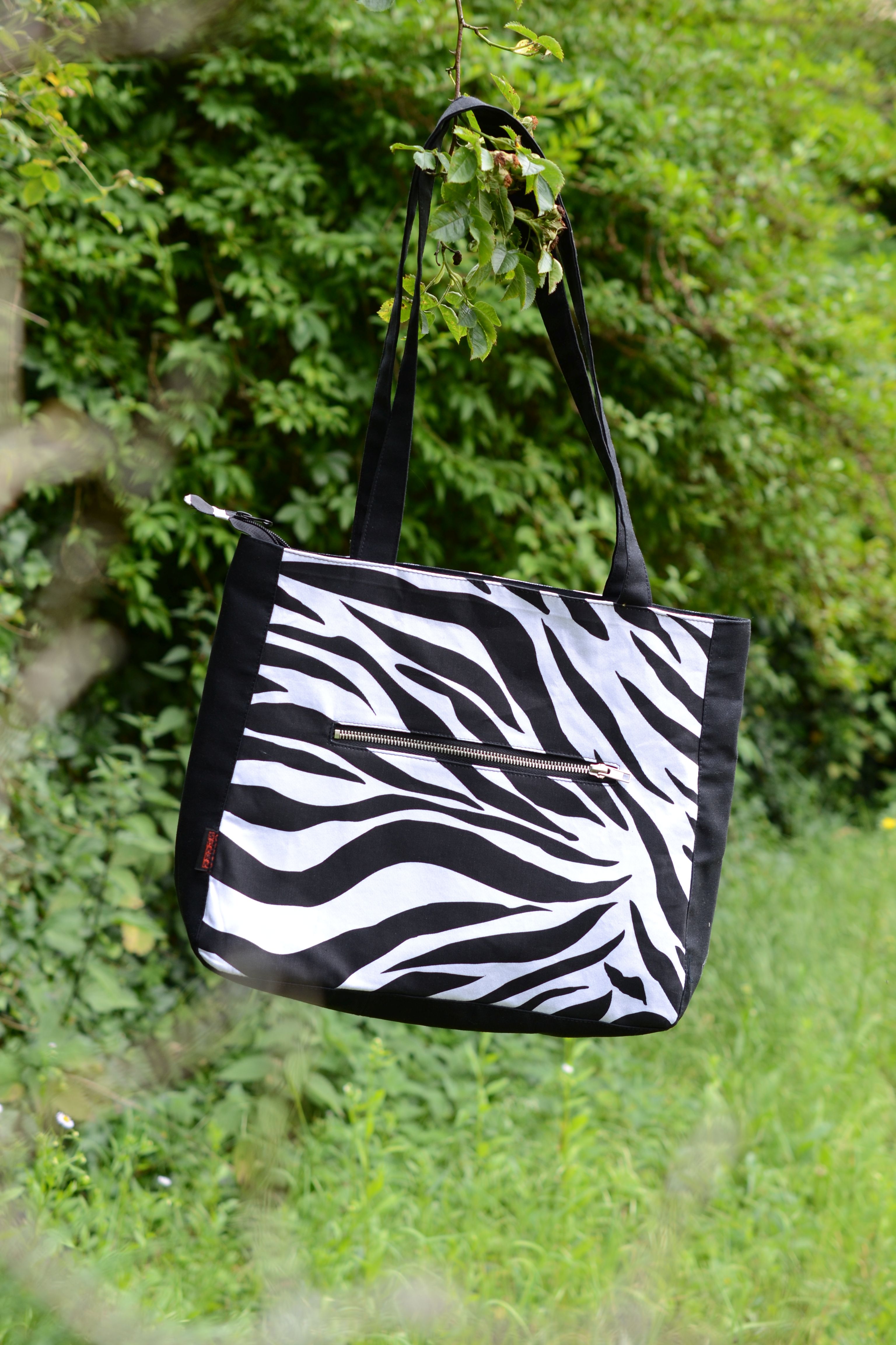 Punk taška černá / bílá zebra SKLADEM 2 ks