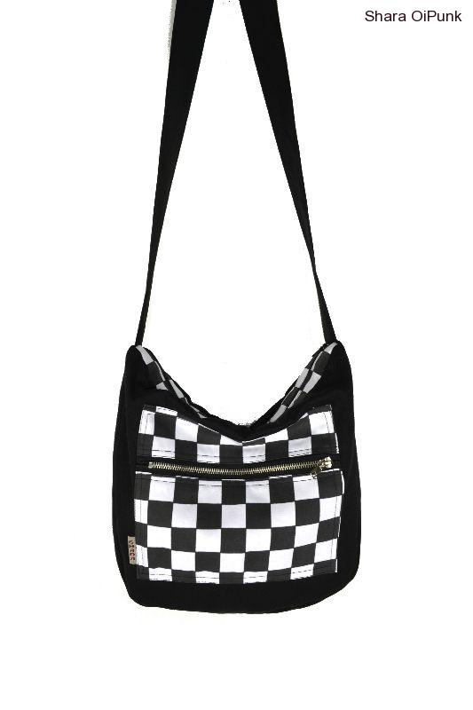Punk taška černá s kapsou bílo černá SKA kostka