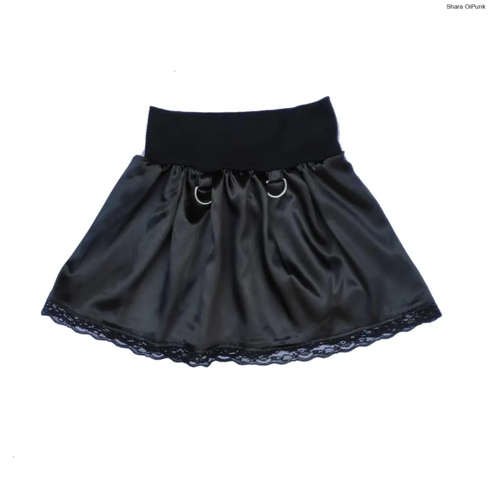Punk lehce skládaná sukně s kšandami a krajkou - černý satén SKLADEM vel.S